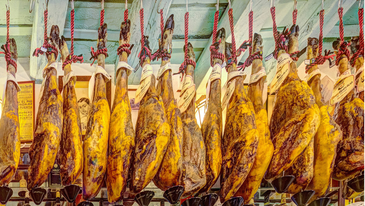 Así distingue un camarero el jamón bueno del malo: el secreto está en la pezuña