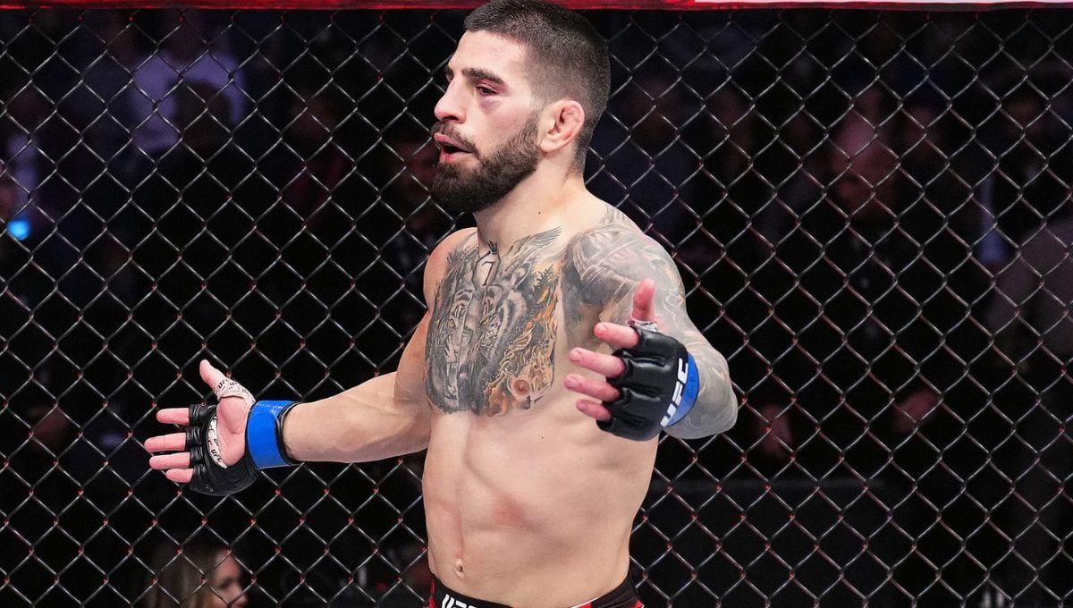 Ilia Topuria se calienta