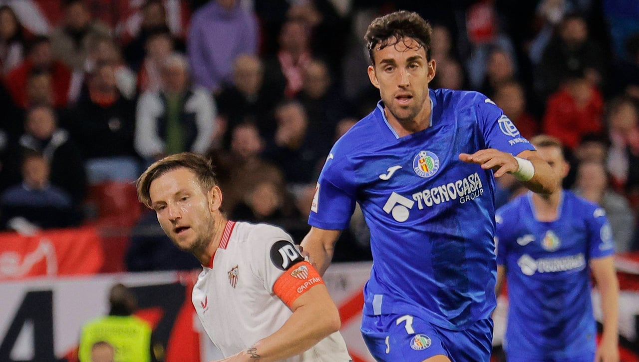 Rakitic, baja ante el Granada, se disculpa: "Hacernos la foto con las copas está muy bien, pero esto es culpa nuestra"