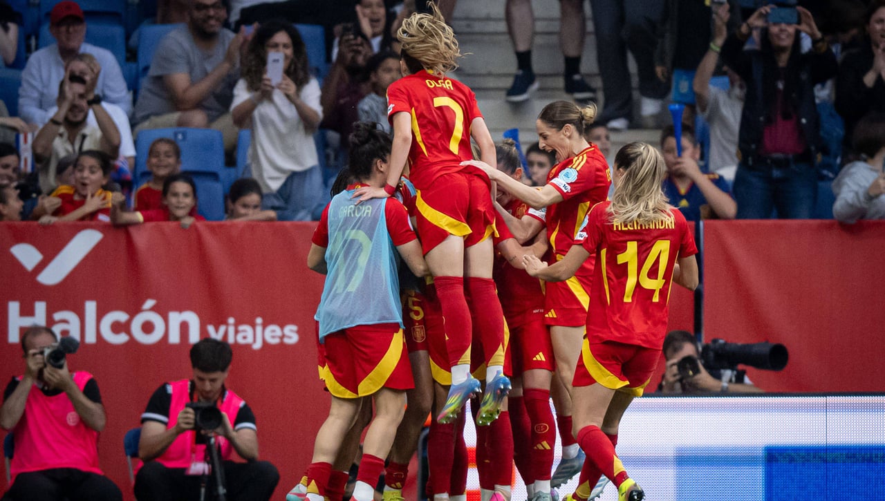 España 2-1 Inglaterra: Claudia Pina brilla con luz propia y mete al equipo de Montse Tomé en las semifinales