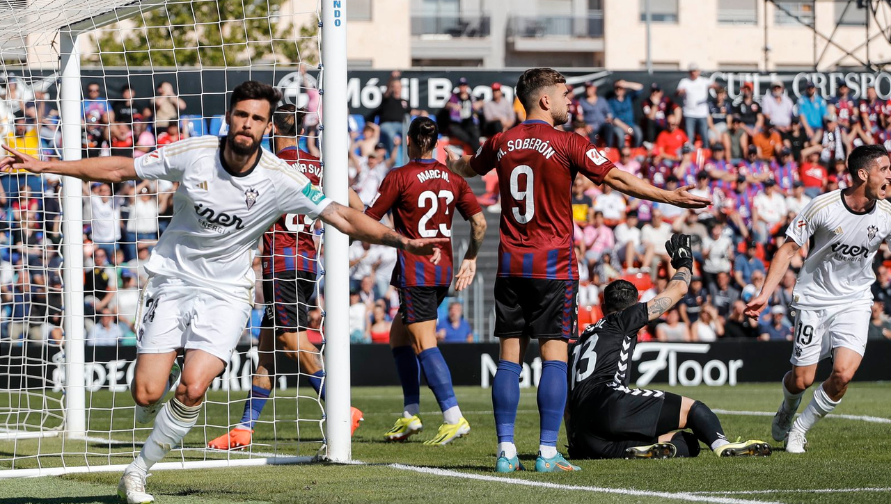 Hace historia en Segunda División