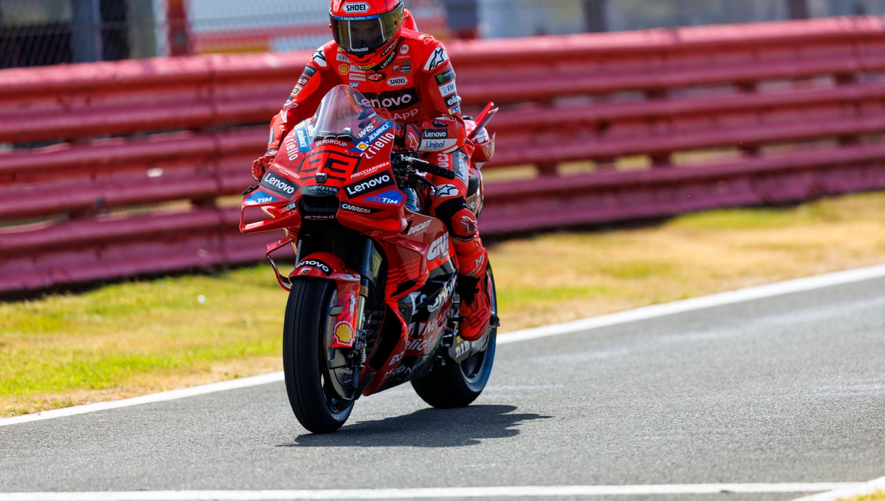 Marc Márquez aprovecha su golpe de suerte en Silverstone