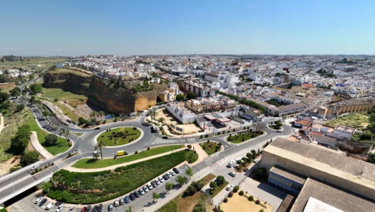 El pueblo de Sevilla que ofrece trabajo fijo y grandes descuentos en sus tiendas