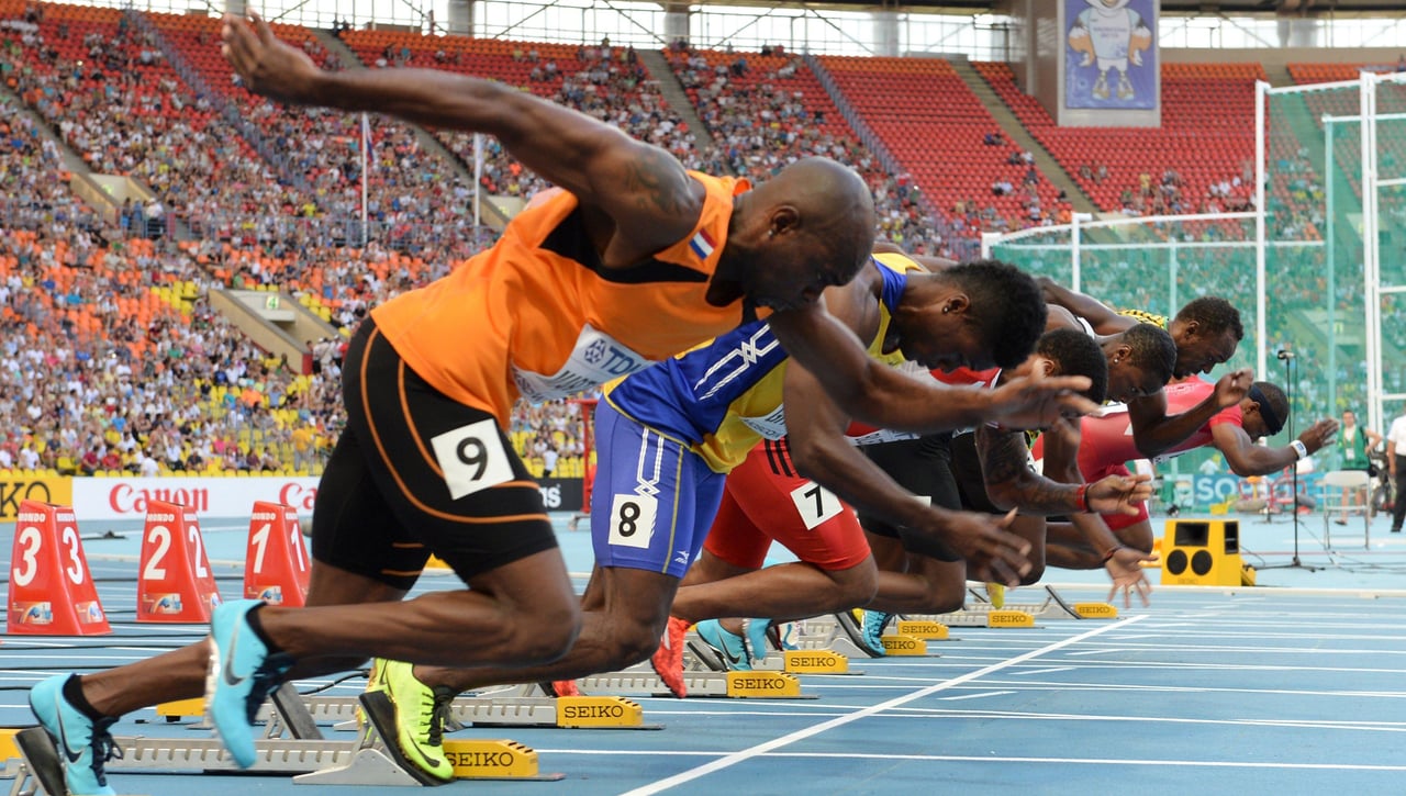 Qué es la salida falsa y correr bajo protesta en atletismo