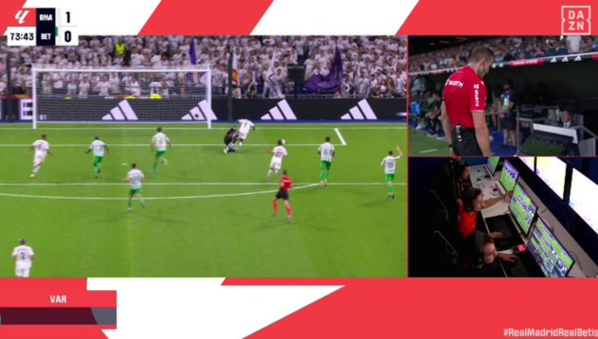 Las cuatro acciones de la polémica en el Real Madrid - Betis