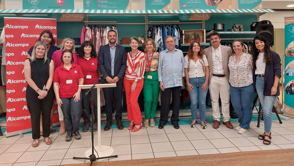 Alcampo y Moda re- impulsan el primer córner de ropa de segunda mano en un hipermercado de Andalucía