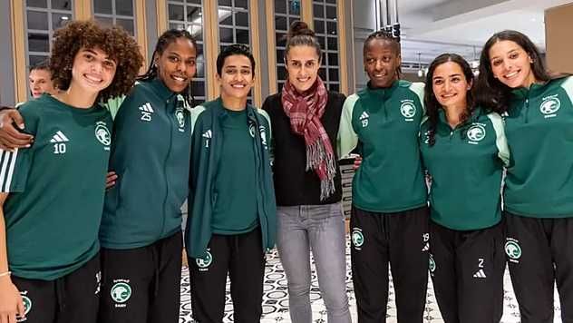 El futuro del fútbol femenino de Arabia Saudí recae sobre las manos de Montse Tomé