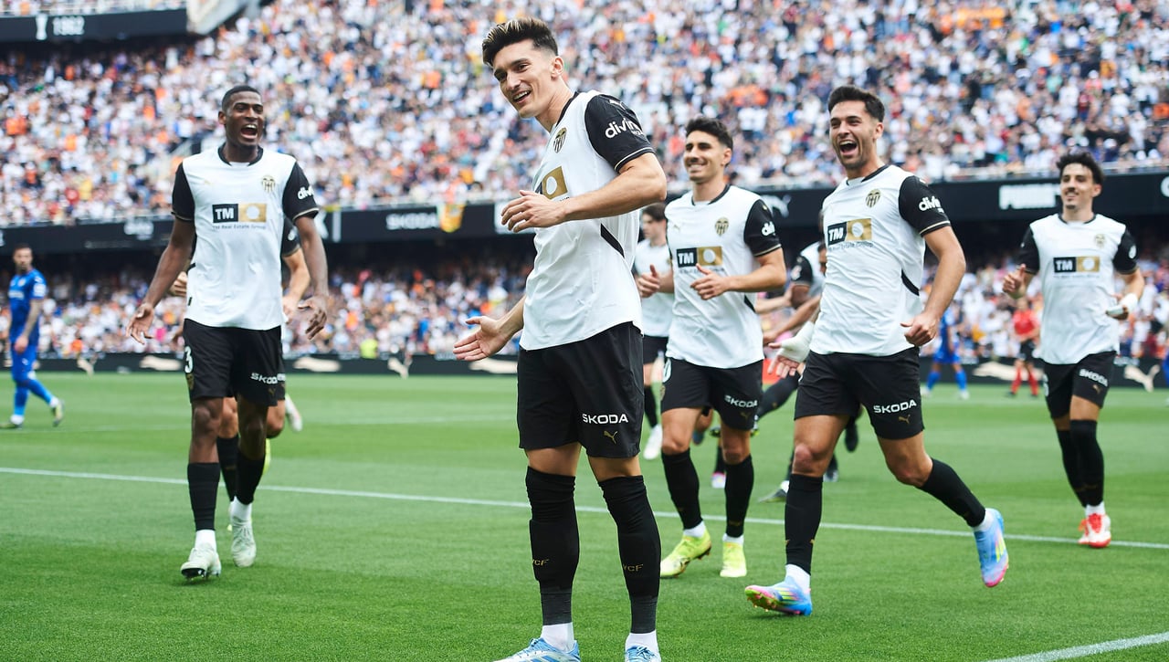 Pepelu llama a la puerta