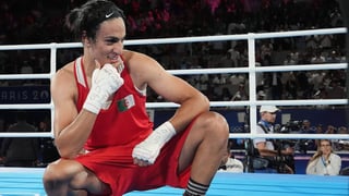 La boxeadora Khelif pasa al ataque