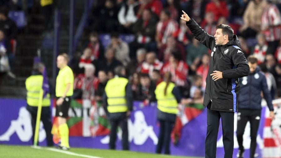 Gran malestar de Pezzolano contra los árbitros