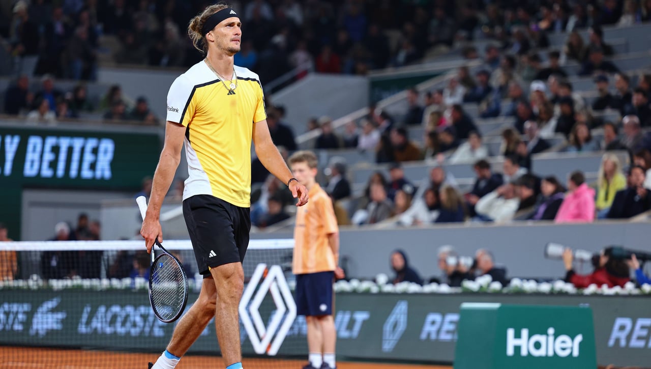 Lo de Nadal le pesa y el gran favorito sobrevive de milagro en París