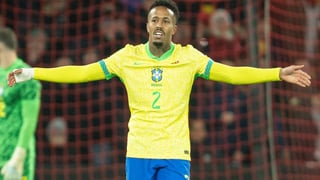 Susto en el Real Madrid: Militao se retira lesionado con Brasil