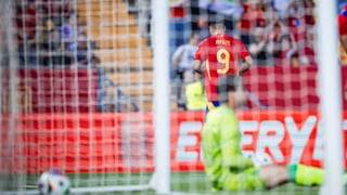 Brillante debut de Ayoze para convencer a De la Fuente: partido completo, golazo, casi otro y asistencia