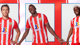 El Almería presenta sus nuevas equipaciones de Castore