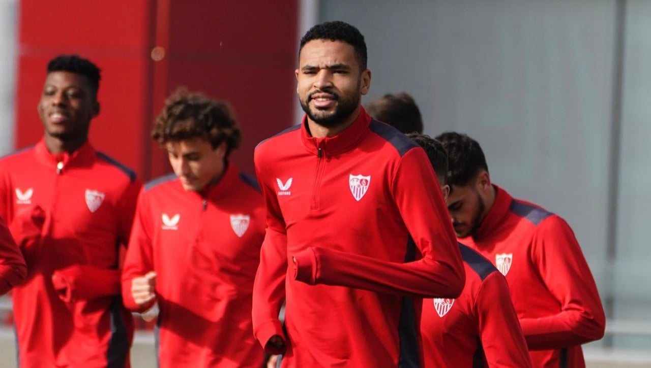 El Sevilla esconde sus cartas en el entrenamiento y Quique Sánchez Flores tiene una charla