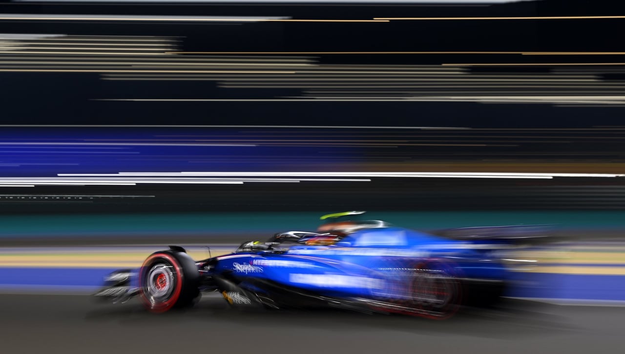 Carlos Sainz se queda a medias en Qatar