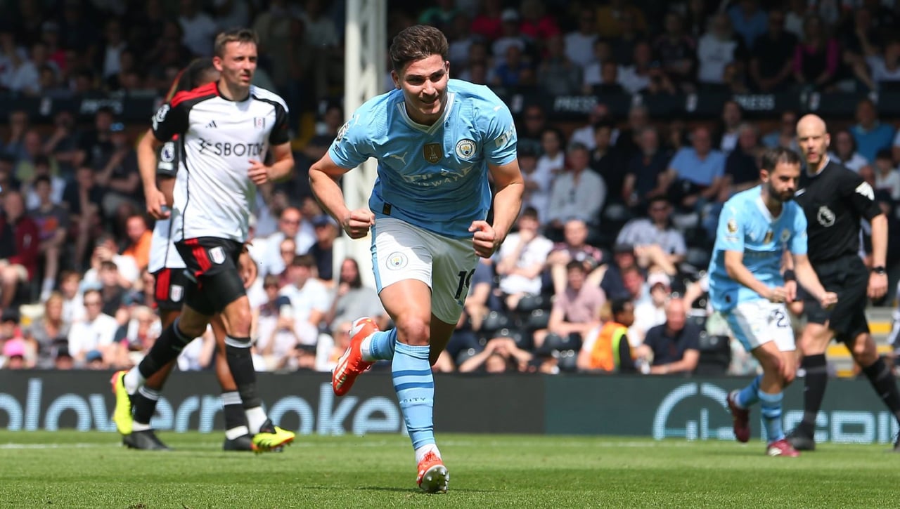 Paso al frente por Julián Álvarez