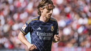 Modric recibe una llamada inesperada y se lo piensa
