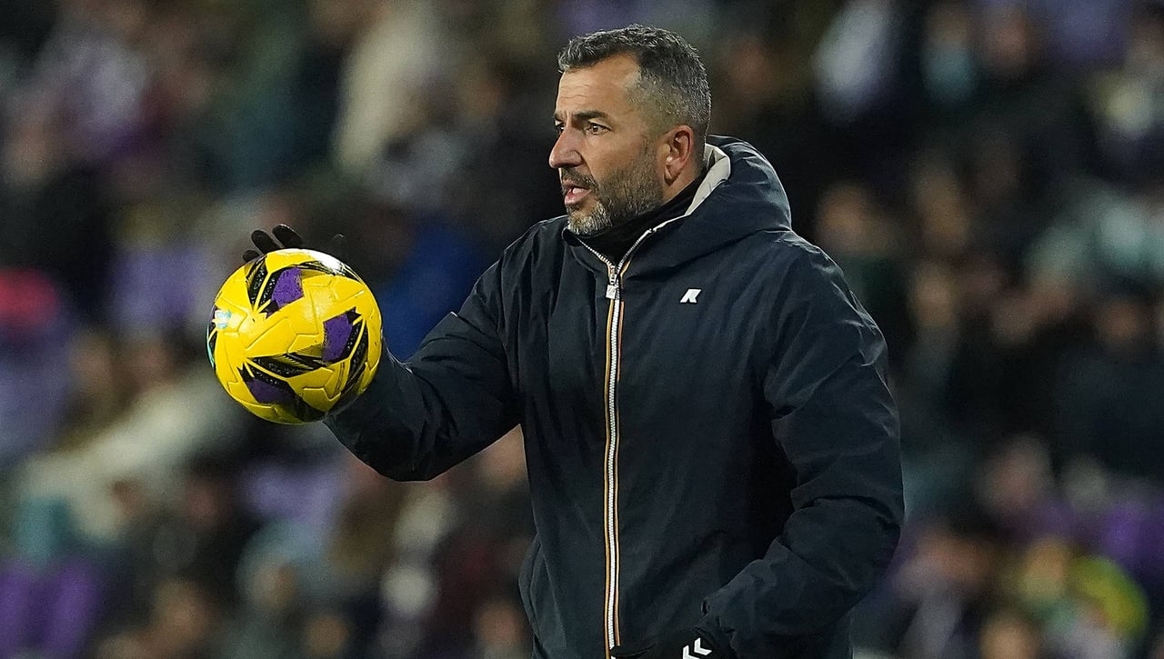 Diego Martínez amenaza al Betis