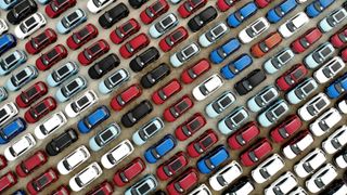 ¡Cuidado al elegir tu próximo vehículo! La Unión Europea veta un color de coche a partir de este año