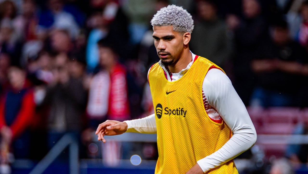 El Barcelona toma una decisión con Araújo