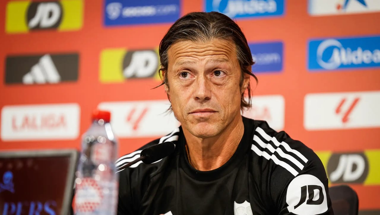 El técnico del Sevilla, sin noticias de inscripciones o fichajes, defiende a Carmona y Juanlu 