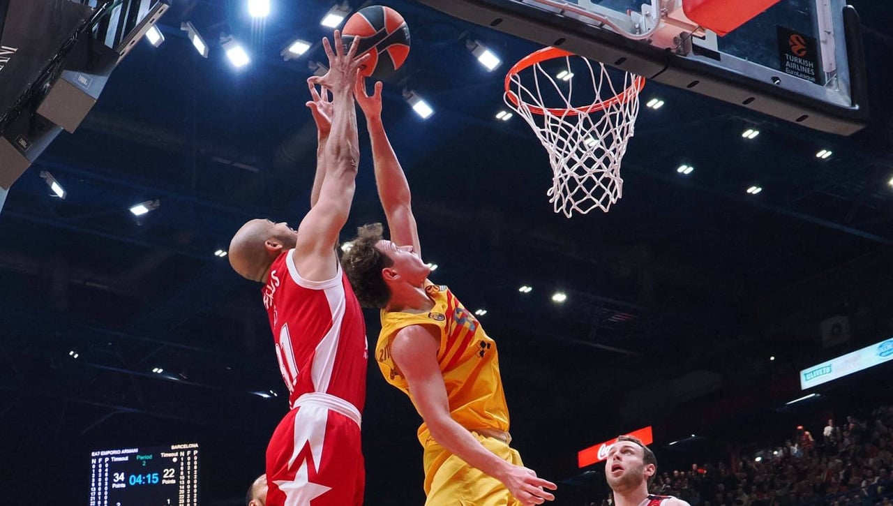 Una salida en el Barcelona y una renovación en el UCAM