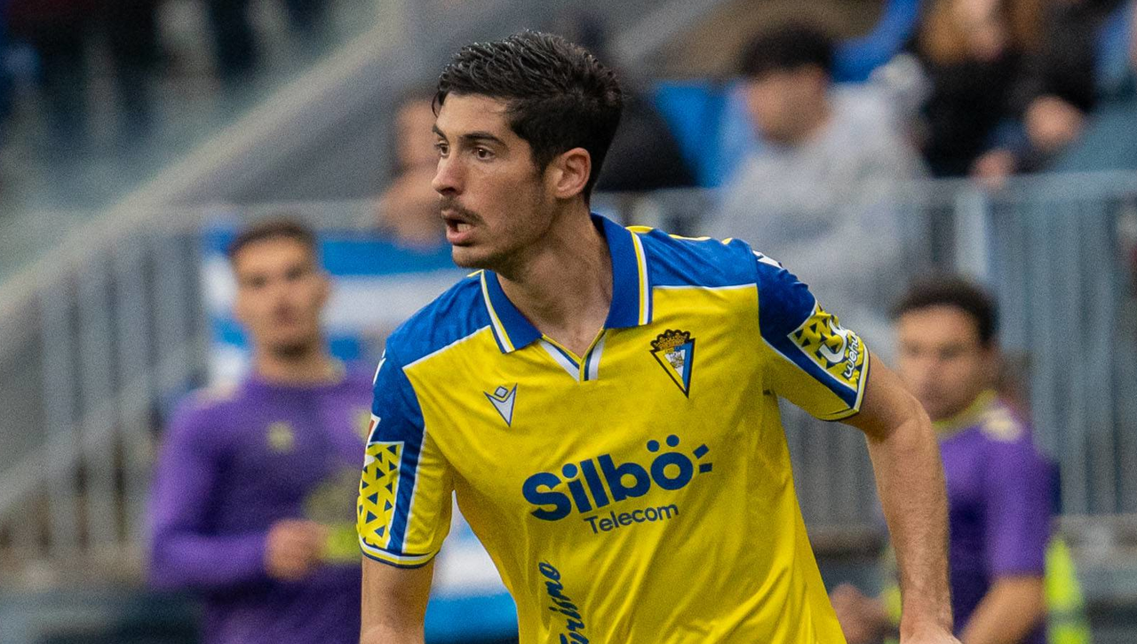 Carlos Fernández es candidato a ser elegido por Gaizka Garitano