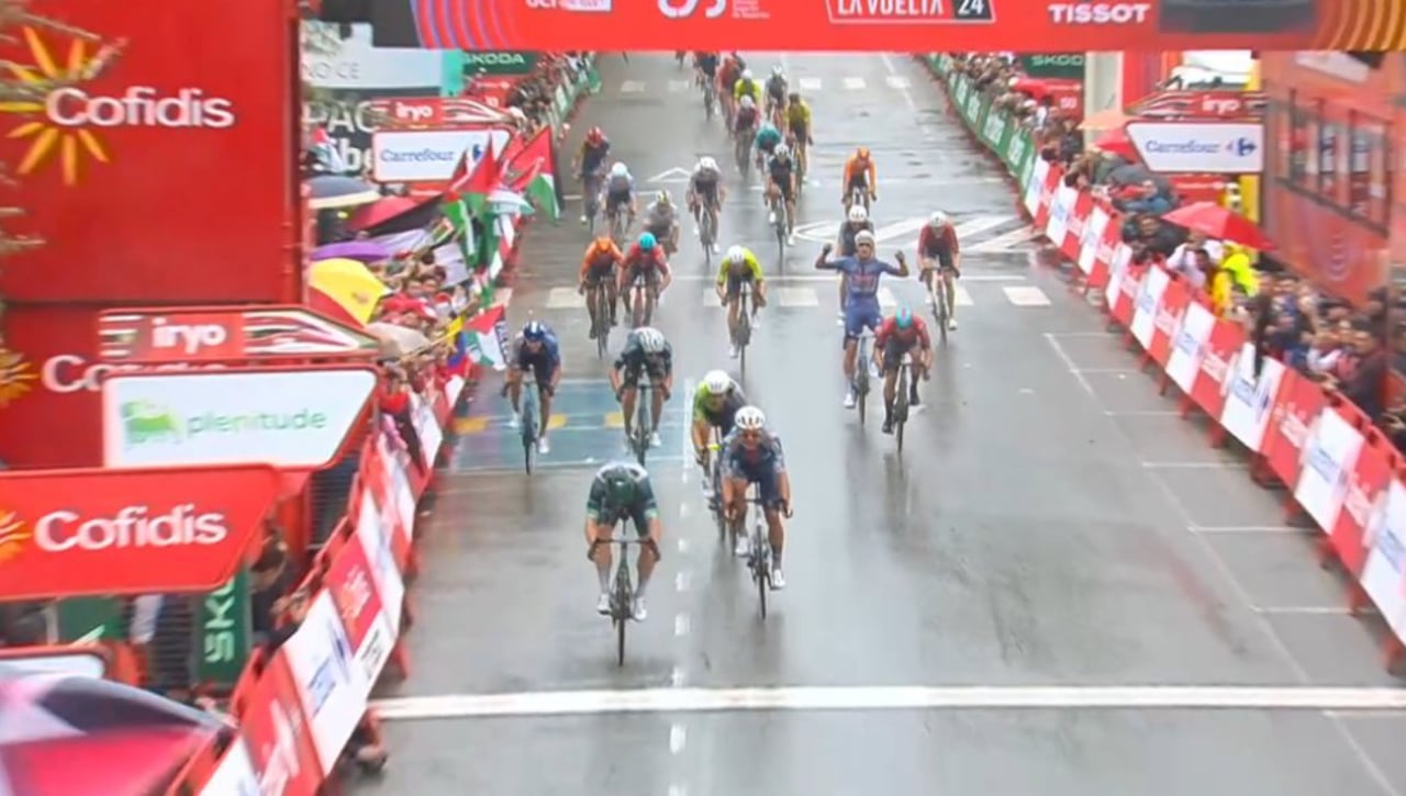 Groves firma su triplete bajo la lluvia y O'Connor sigue soñando