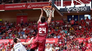 El Unicaja se agarra a la vida de rebote