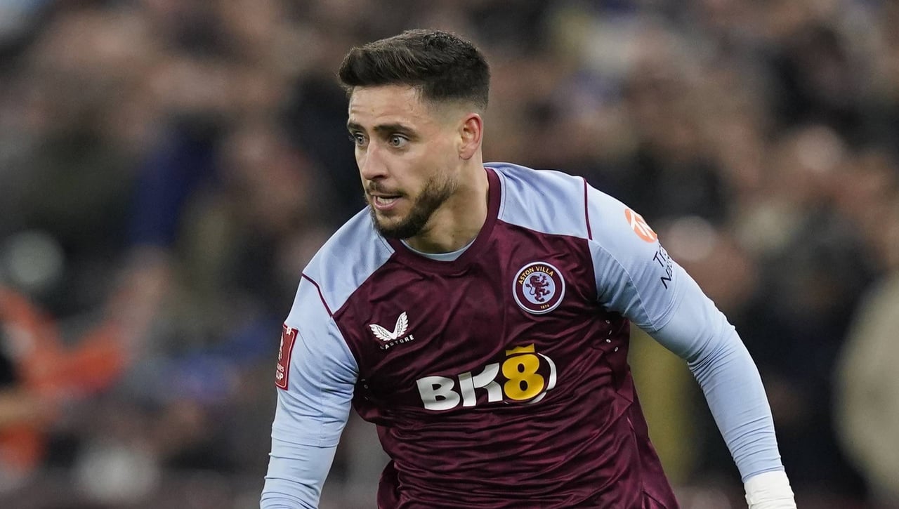 Álex Moreno responde a Pezzella y los aficionados del Betis se lo piden