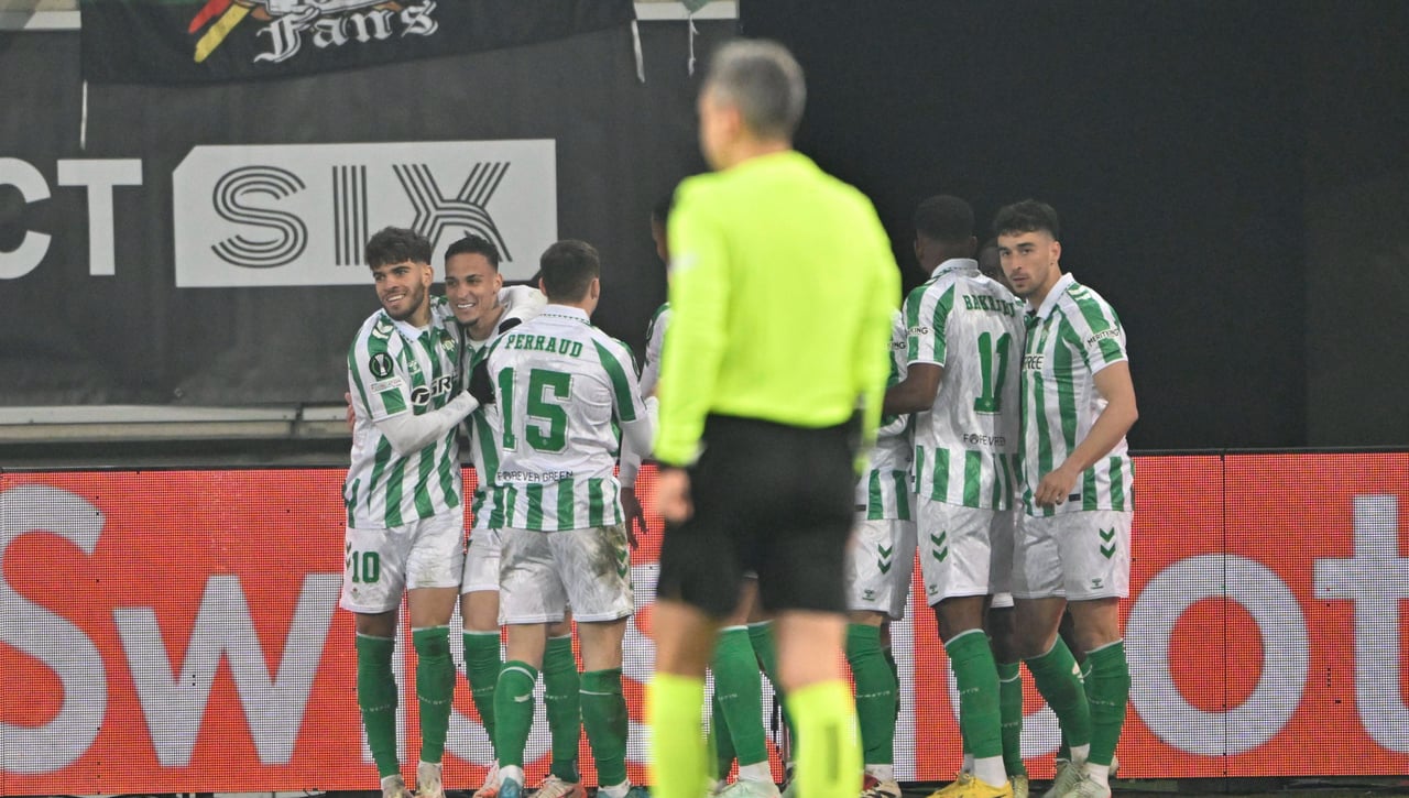 El árbitro 'tomó la matrícula' a Antony por su celebración en el Gent - Betis 