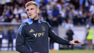 Vinculan al Sevilla con la perla de Boca seguida por el Betis