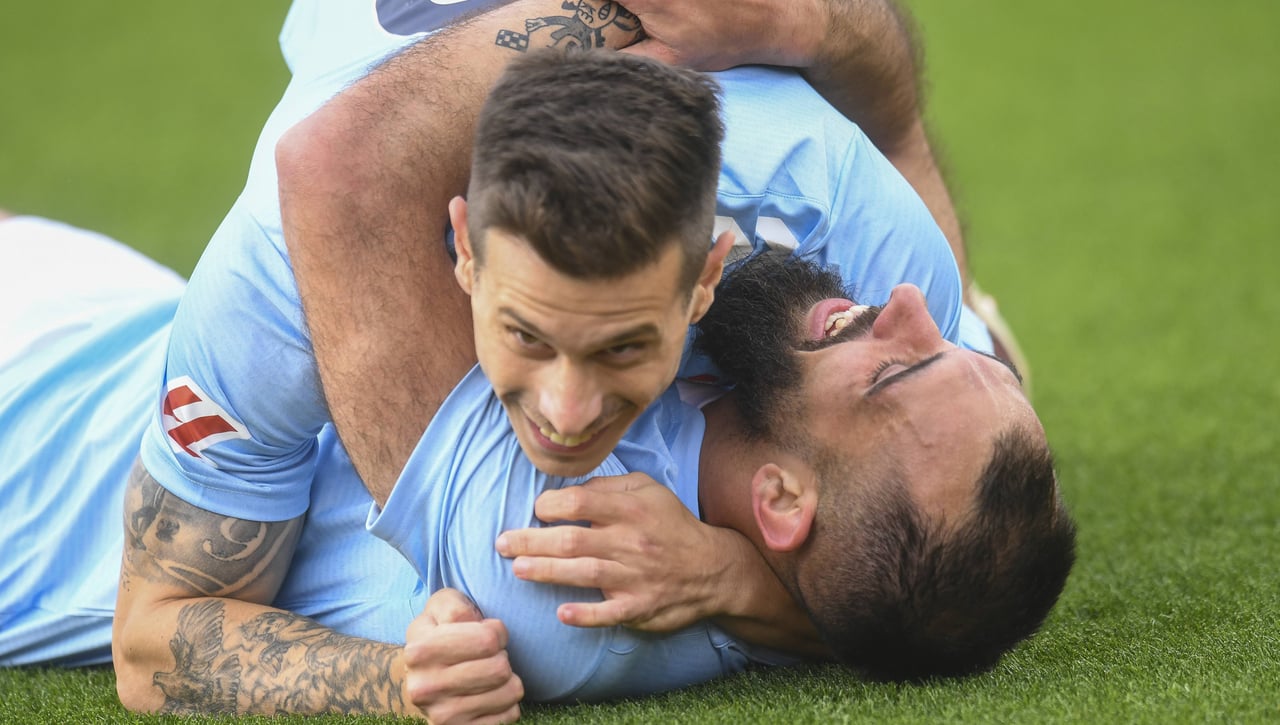 Giráldez deja claras sus intenciones con Borja Iglesias y protege a Alfon