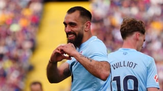 Juegan sus cartas en la negociación por Borja Iglesias