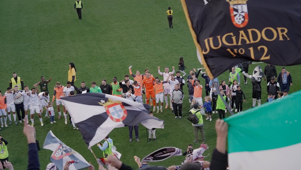 El Ceuta hace historia en Primera Federación y mejora al Deportivo y al Racing