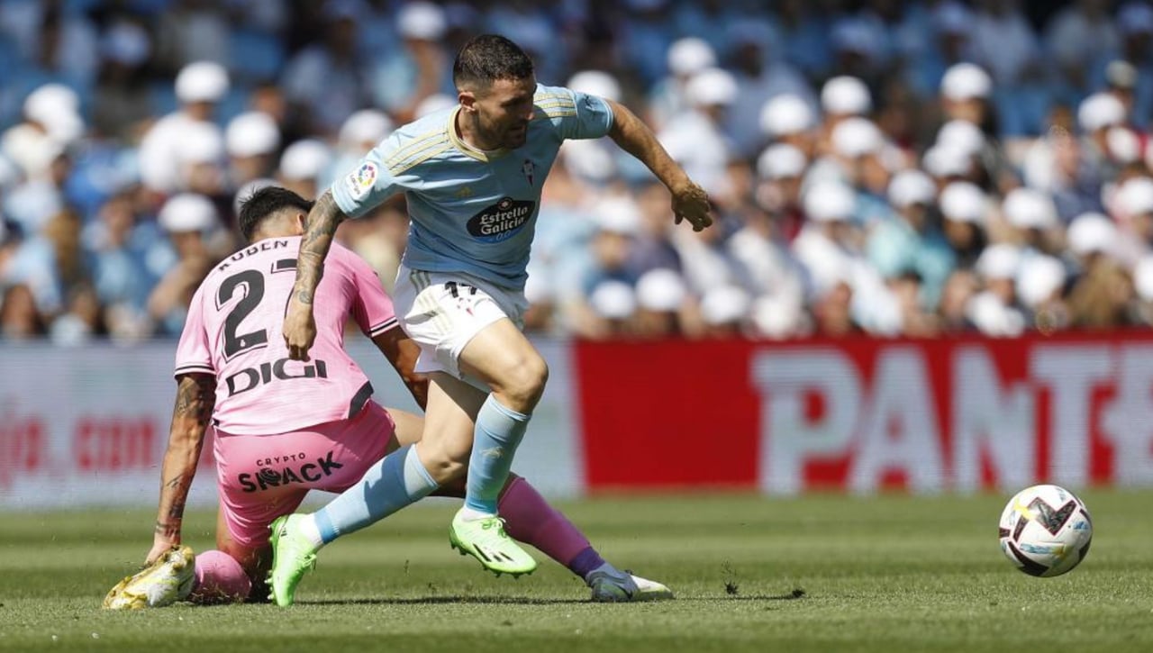 El PSG piensa en Javi Galán