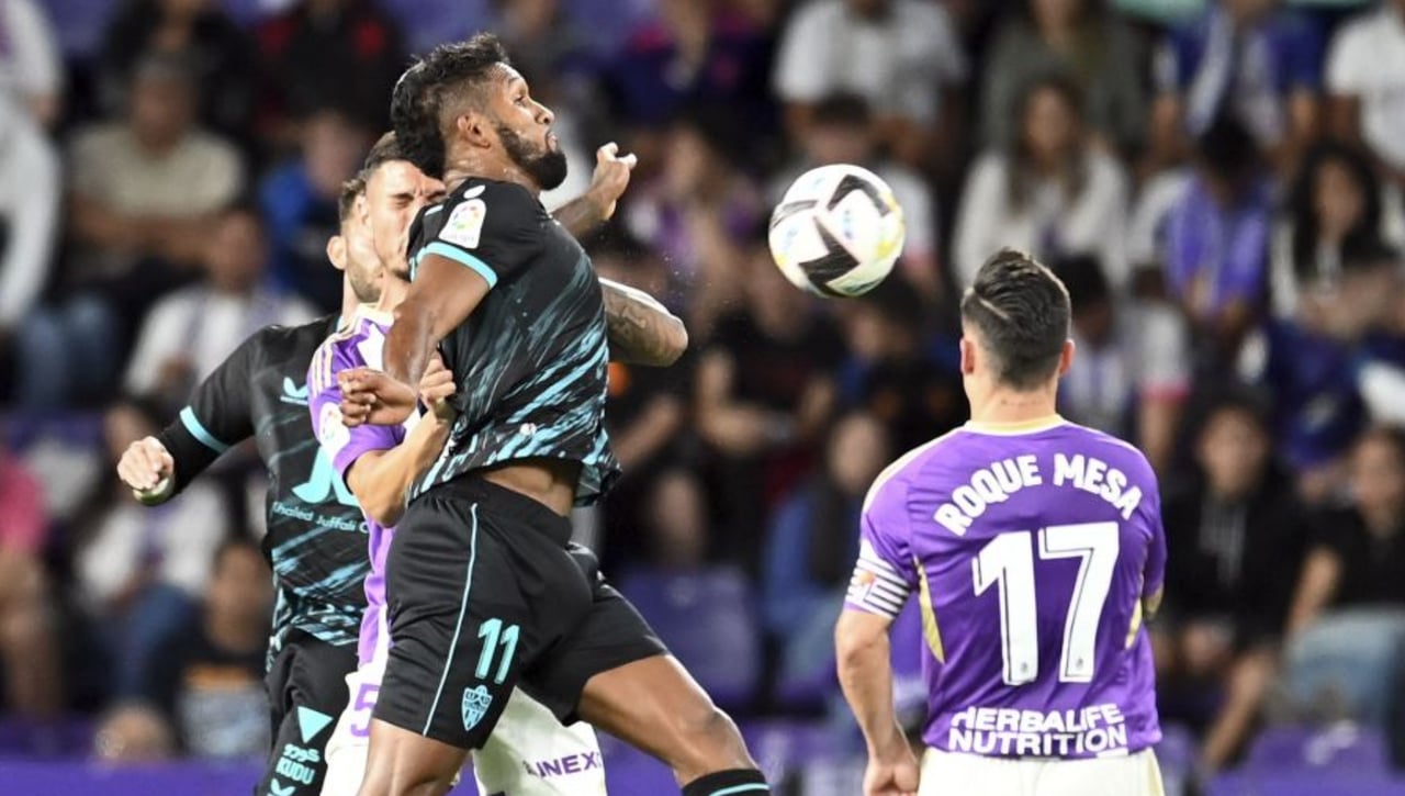 Nervios en el Almería por el sustituto de Sadiq