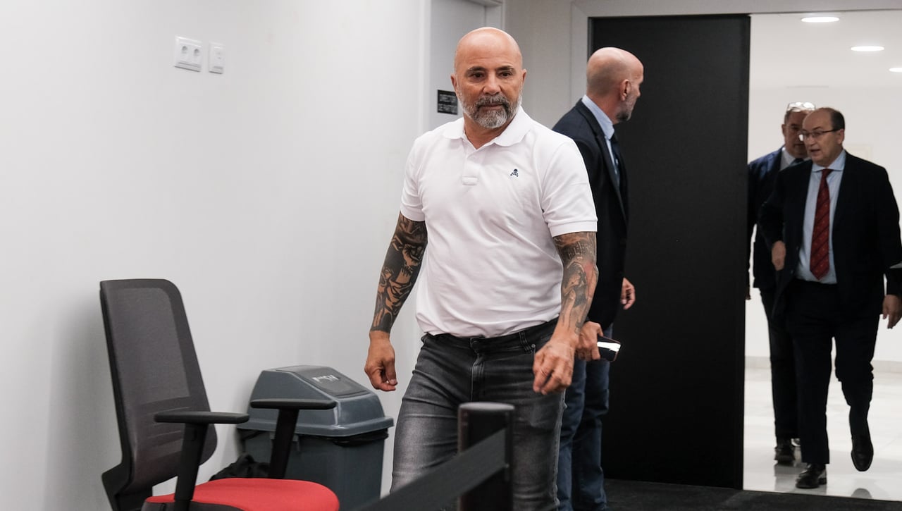 Castro 'inaugura' el mercado de enero: promete "fichar jugadores que faltan" y "soltar a los que juegan menos"