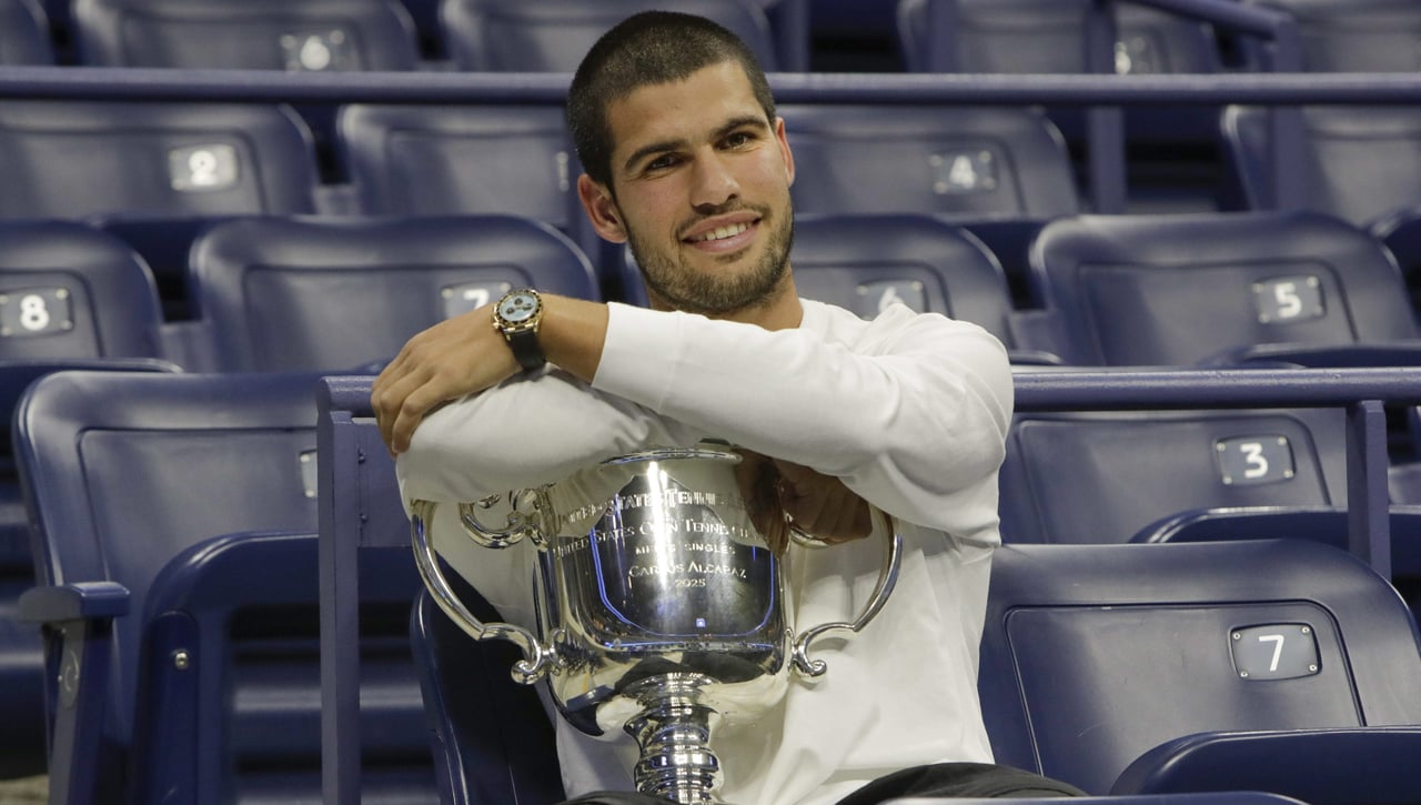 Carlos Alcaraz le da trabajo a un tenista olvidado