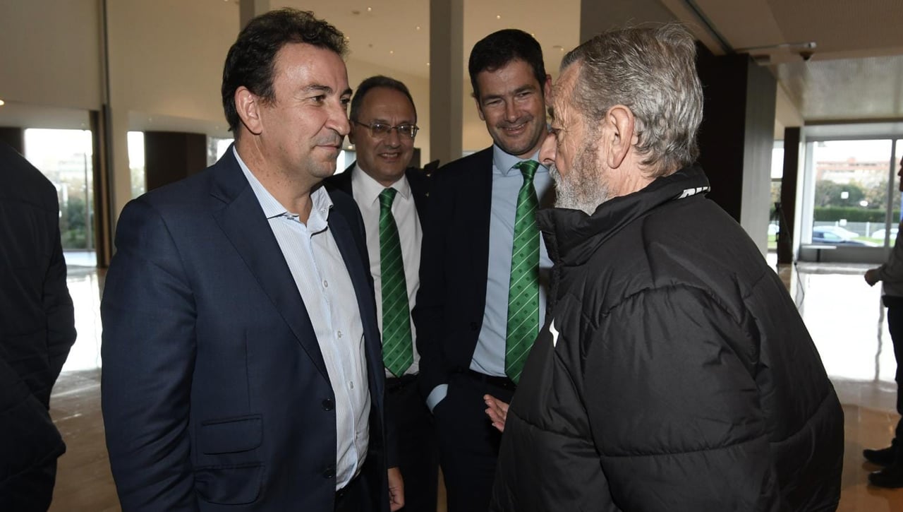 Alarcón detalla la 'palanca' activada por el Betis "para competir, evitar malvender y reforzar la plantilla"