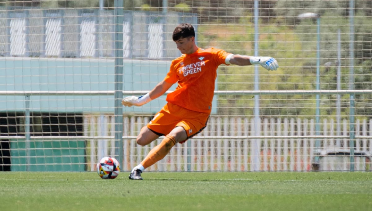 Sentida despedida en el Betis, que sigue sumando movimientos en su portería