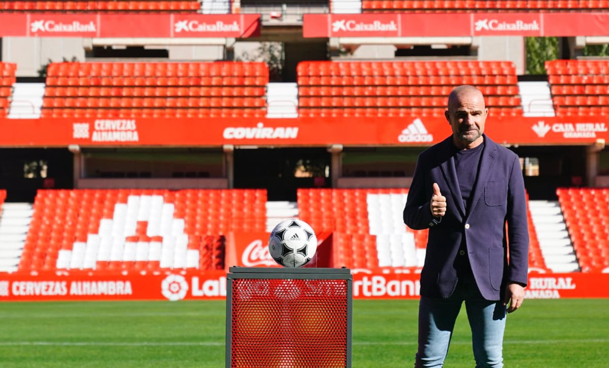 Paco López, el "peligro de las fichas del filial" y un partido "muy complicado ante el Yeclano"