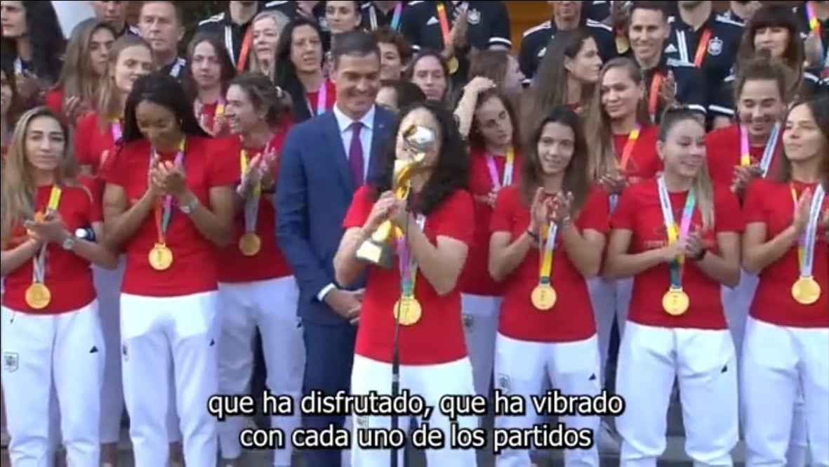 Pedro Sánchez recibe a las campeonas del mundo y anuncia una nueva medalla