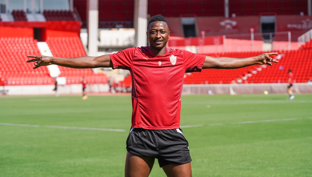 El Almería vuelve al trabajo sin Sadiq, todavía sin resolver su futuro