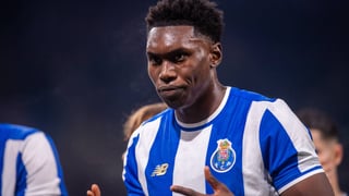 Samu Aghehowa no se cansa de meter goles: 'doblete' y liderato asegurado