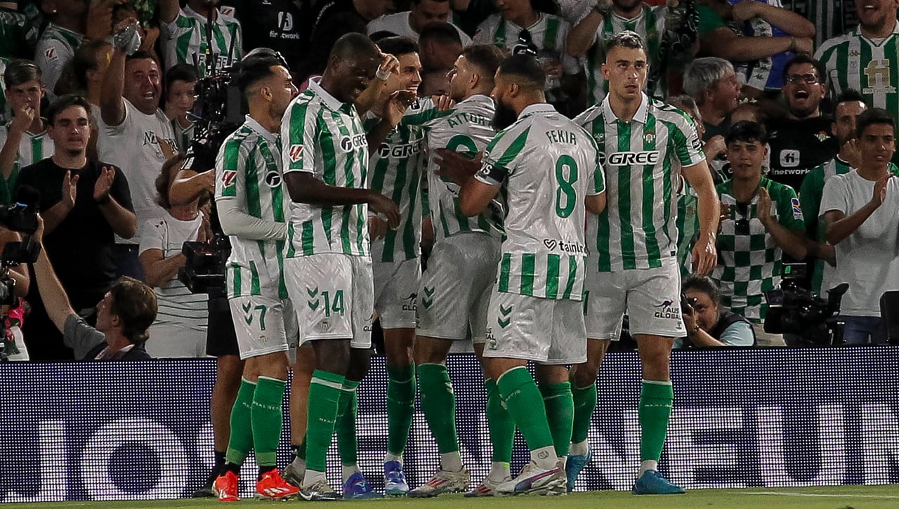 El Betis busca a un goleador histórico