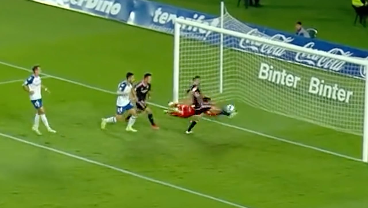 El Albacete estalla contra el árbitro por este increíble gol anulado