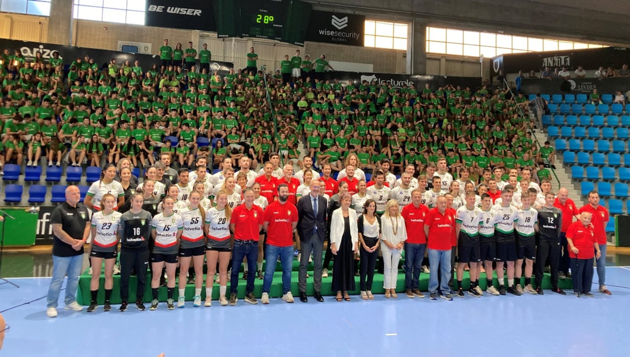 El Helvetia Anaitasuna presenta la plantilla para su 12ª temporada en la Liga  Asobal, la élite del balonmano nacional