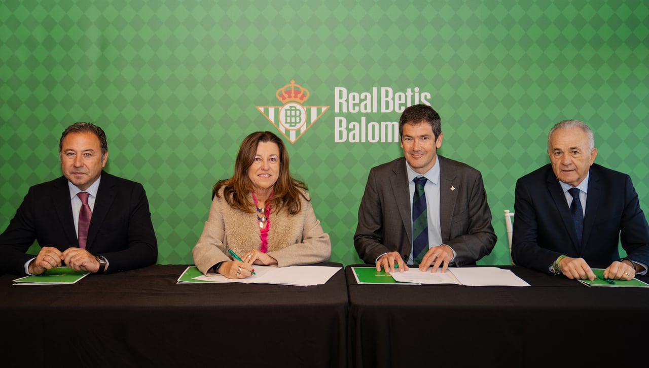 El Real Betis estrecha lazos con la Junta de Andalucía